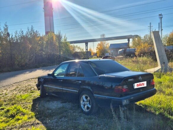 1991 Mercedes-Benz W124 300, синий, 310000 рублей - вид 4