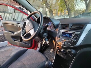 2016 Hyundai Solaris I Рестайлинг, красный, 900000 рублей, вид 3