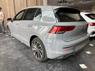 2022 Volkswagen Golf VIII, серый, 1932000 рублей, вид 4