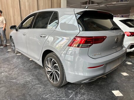 2022 Volkswagen Golf VIII, серый, 1932000 рублей, вид 4