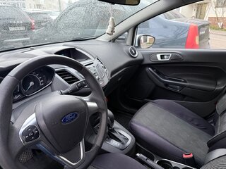 2016 Ford Fiesta Mk6 Рестайлинг, белый, 900000 рублей, вид 4