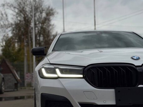 2021 BMW 5 серии Long 530Li VII (G30/G31/G38) Рестайлинг, белый, 4600000 рублей, вид 2