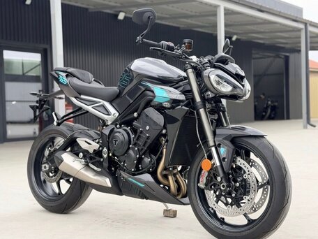 2026 Triumph Street Triple, серый, 1570000 рублей, вид 1
