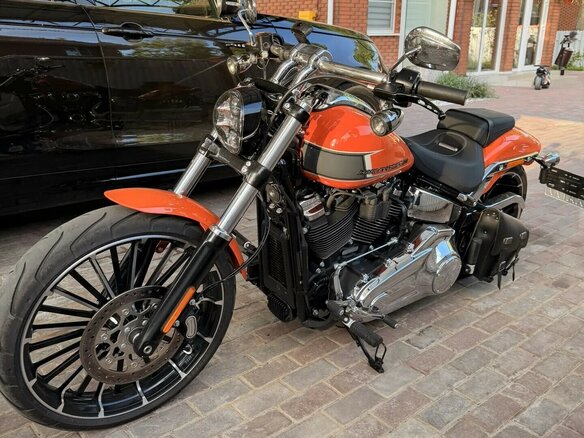 2023 Harley-Davidson Breakout, оранжевый, 3000000 рублей - вид 2