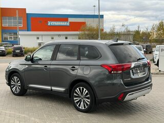 2020 Mitsubishi Outlander III Рестайлинг 3, серый, 2550000 рублей, вид 5