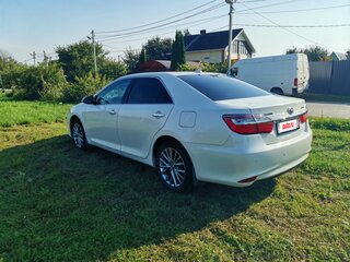 2017 Toyota Camry VII (XV50) Рестайлинг, белый, 1600000 рублей, вид 5
