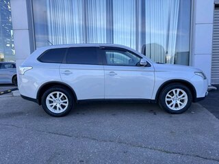 2014 Mitsubishi Outlander III Рестайлинг, белый, 1325000 рублей, вид 3