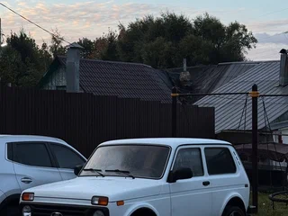 2011 Lada (ВАЗ) 2121 (4x4) I Рестайлинг, белый, 600000 рублей, вид 1
