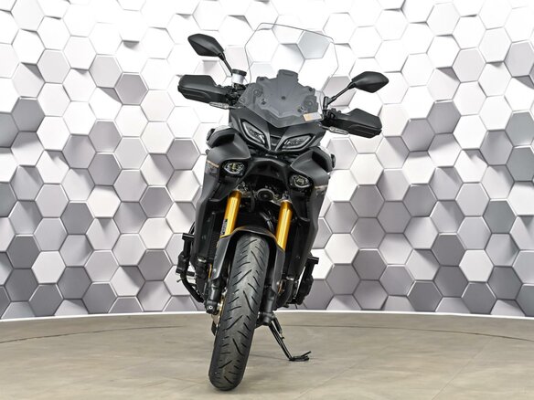 2023 Yamaha Tracer 9, чёрный - вид 4