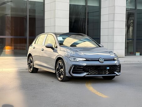 2023 Volkswagen Golf VIII, серый, 2090000 рублей, вид 2