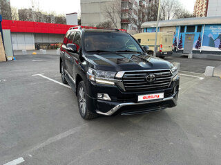 2016 Toyota Land Cruiser 200 Series Рестайлинг 2, чёрный, 6800000 рублей, вид 3
