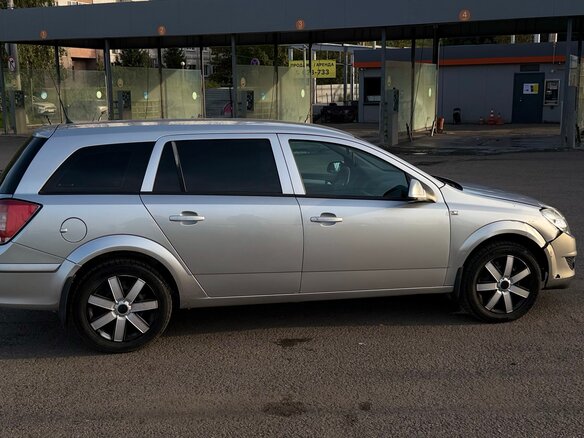 2012 Opel Astra H Рестайлинг, серебристый - вид 3