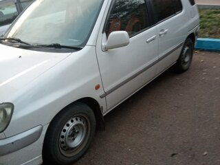 2000 Toyota Raum I, белый, 340000 рублей, вид 3