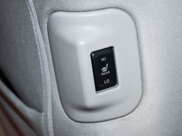2012 Nissan Leaf (EM57) I (ZE0/AZE0), красный, 729000 рублей - вид 20