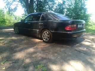 1995 Mercedes-Benz E-Класс 230 II (W210, S210), синий, 260000 рублей, вид 4
