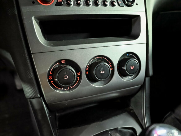 2010 Peugeot 308 I, чёрный - вид 9