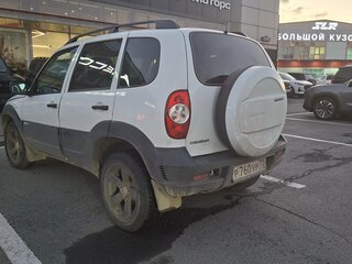 2015 Chevrolet Niva I Рестайлинг, белый, 590000 рублей, вид 3