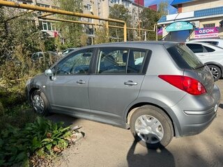2013 Nissan Tiida I Рестайлинг, серебристый, 620000 рублей, вид 3