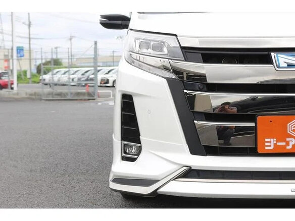 2021 Toyota Noah III (R80) Рестайлинг, белый, 2050000 рублей - вид 8