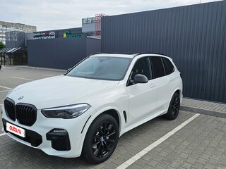 2020 BMW X5 40i IV (G05/G18), белый, 4720000 рублей, вид 3