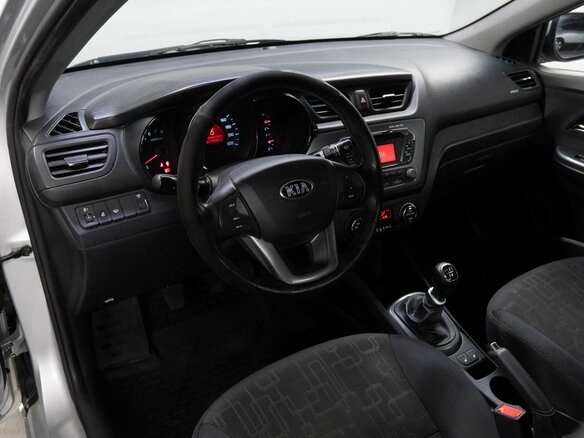 2013 Kia Rio 5-speed III, серебристый, 829000 рублей - вид 8