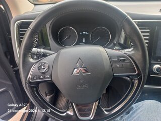 2021 Mitsubishi Outlander III Рестайлинг 3, чёрный, 2300000 рублей, вид 3