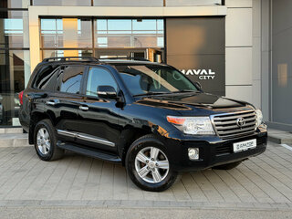2015 Toyota Land Cruiser 200 Series Рестайлинг 1, чёрный, 3747000 рублей, вид 3