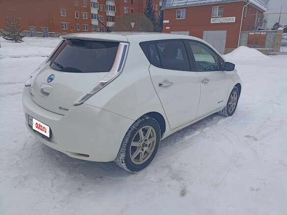 2016 Nissan Leaf 30kWh I (ZE0/AZE0), белый, 1049000 рублей - вид 6