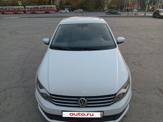 2015 Volkswagen Polo V Рестайлинг, белый, 890000 рублей, вид 1