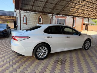 2019 Toyota Camry VIII (XV70), белый, 2400000 рублей, вид 4