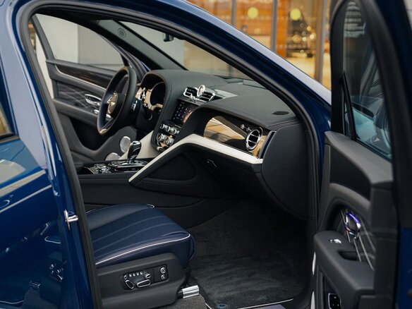 2025 Bentley Bentayga EWB I Рестайлинг, синий, 45000000 рублей - вид 5