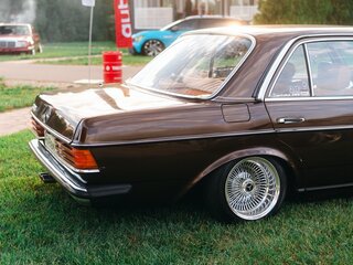 1982 Mercedes-Benz W123 230, коричневый, 1949999 рублей, вид 3