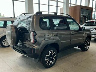 2026 Lada (ВАЗ) Niva Travel I Рестайлинг, коричневый, 1809000 рублей, вид 2