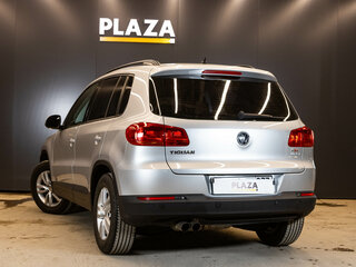 2015 Volkswagen Tiguan I Рестайлинг, серебристый, 1349000 рублей, вид 4