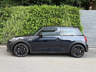 2023 Mini Hatch Cooper III (F55/F56) Рестайлинг 2, синий, 2340275 рублей, вид 3