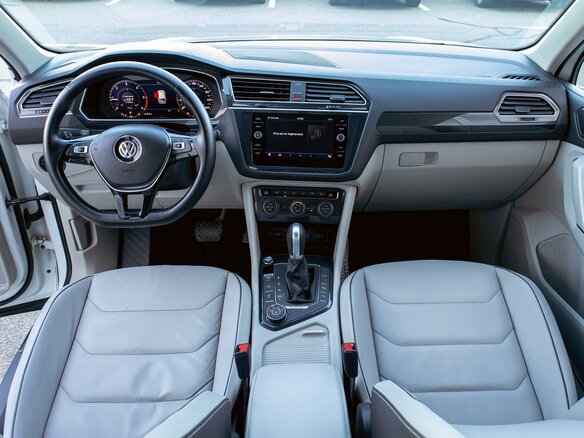 2018 Volkswagen Tiguan II, белый, 2275000 рублей - вид 16