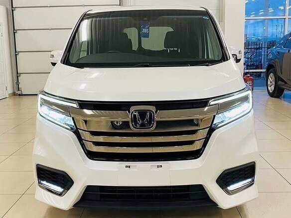2021 Honda Stepwgn Spada V Рестайлинг, белый - вид 2