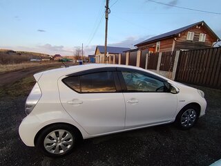 2014 Toyota Aqua I, белый, 920000 рублей, вид 2