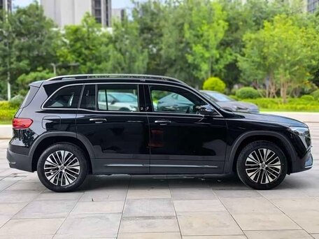 2025 Mercedes-Benz EQB 260 I Рестайлинг, чёрный, 4166066 рублей, вид 4