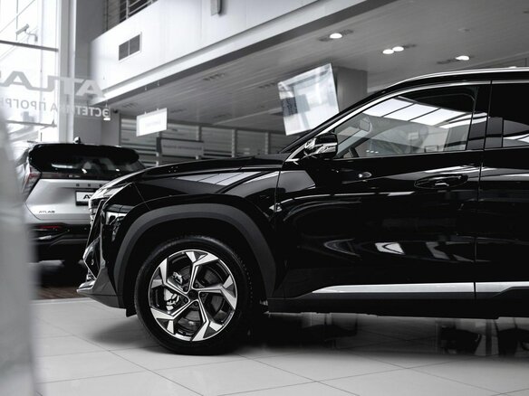 2026 Geely Atlas II, чёрный, 3909990 рублей - вид 5