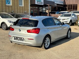 2018 BMW 1 серии 118i II (F20/F21) Рестайлинг 2, серебристый, 1650000 рублей, вид 4
