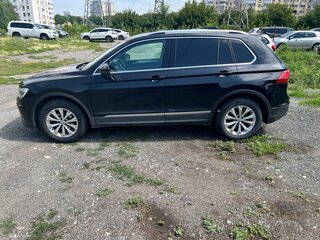 2017 Volkswagen Tiguan II, чёрный, 2697000 рублей, вид 2