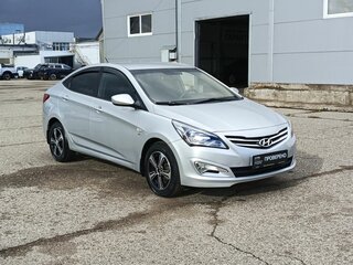 2015 Hyundai Solaris I Рестайлинг, серебристый, 1119600 рублей, вид 3