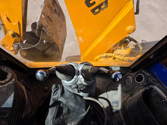 2010 JCB 3CX, жёлтый, 3250000 рублей - вид 39