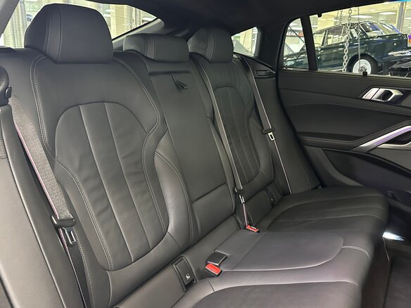 2021 BMW X6 40d III (G06), чёрный, 9300000 рублей - вид 8