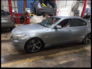 2004 BMW 5 серии 530i V (E60/E61), серебристый, 570000 рублей, вид 2