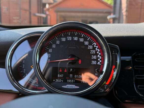 2021 Mini Hatch JCW III (F55/F56) Рестайлинг 2, белый, 3700000 рублей - вид 6