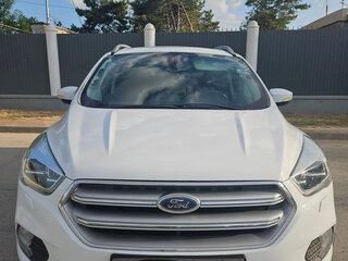 2017 Ford Kuga II Рестайлинг, белый, 1790000 рублей, вид 4