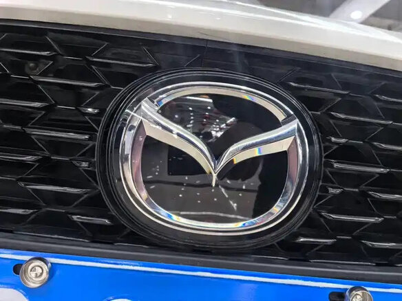 2022 Mazda 3 Axela IV (BP), белый, 1405000 рублей - вид 17