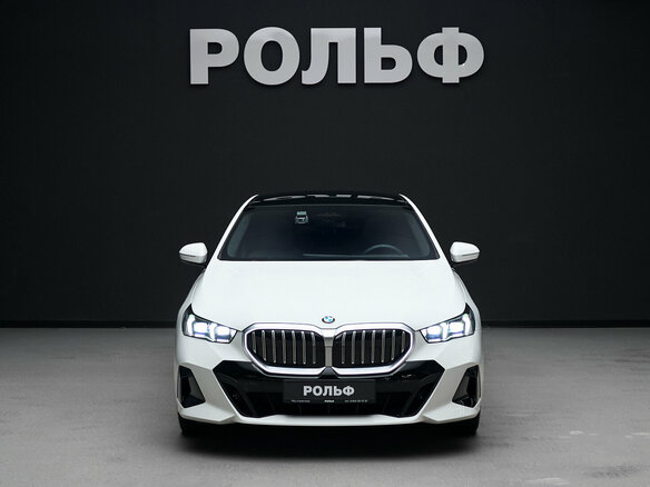 2025 BMW 5 серии 530i xDrive VIII (G60/G61/G68), белый, 8600000 рублей - вид 11
